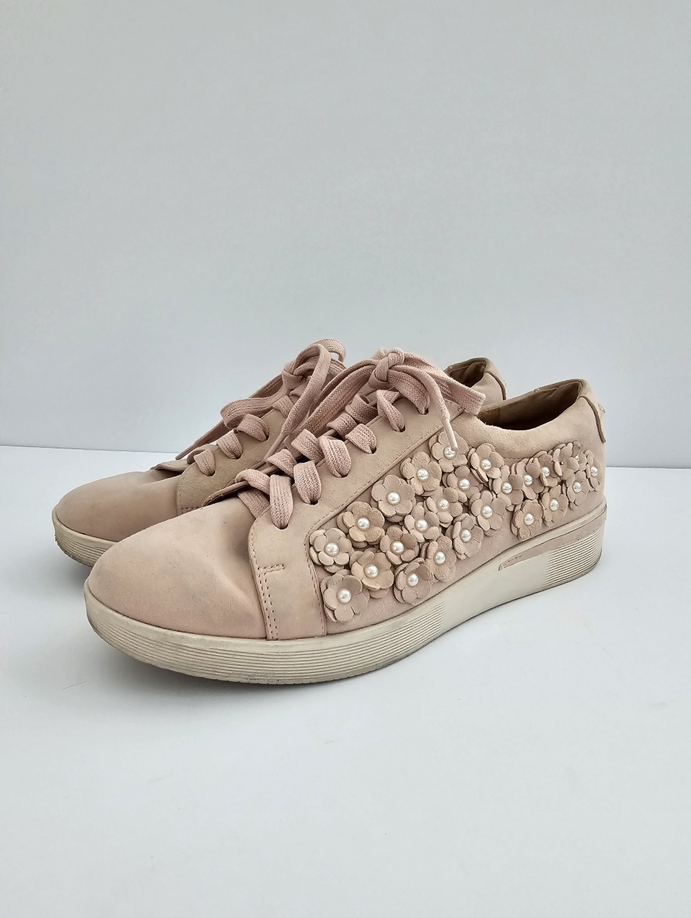 Gentle Souls by Kenneth Cole Lowe Floral Pearl Suede Sneakers - Size 9.5M